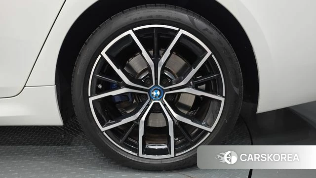 BMW 5 Series (G30) id 5040775 из Кореи 13