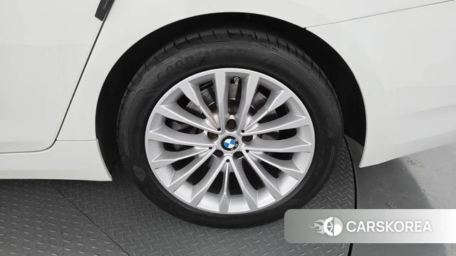 BMW 5 Series (G30) id 5018067 из Кореи 13