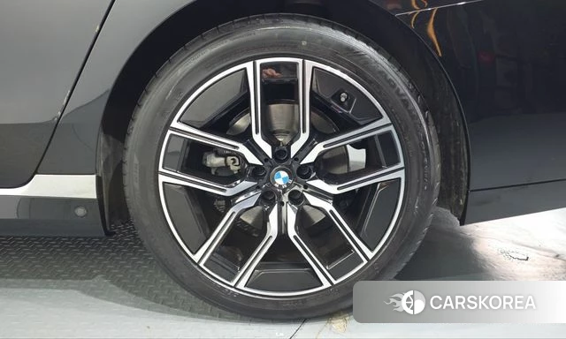 BMW 7 Series (G70) id 5046086 из Кореи 13