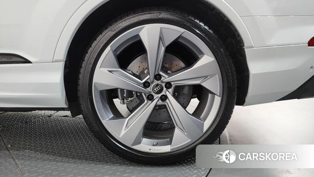 Audi SQ7 (4M) id 4898236 из Кореи 13