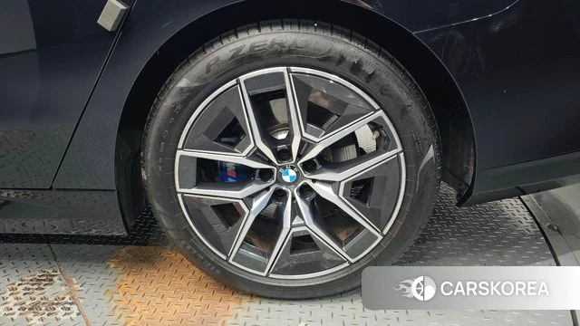 BMW 5 Series (G60) id 5039312 из Кореи 13