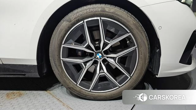 BMW 5 Series (G60) id 5032683 из Кореи 13