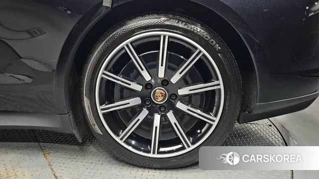Porsche Taycan id 4697954 из Кореи 13