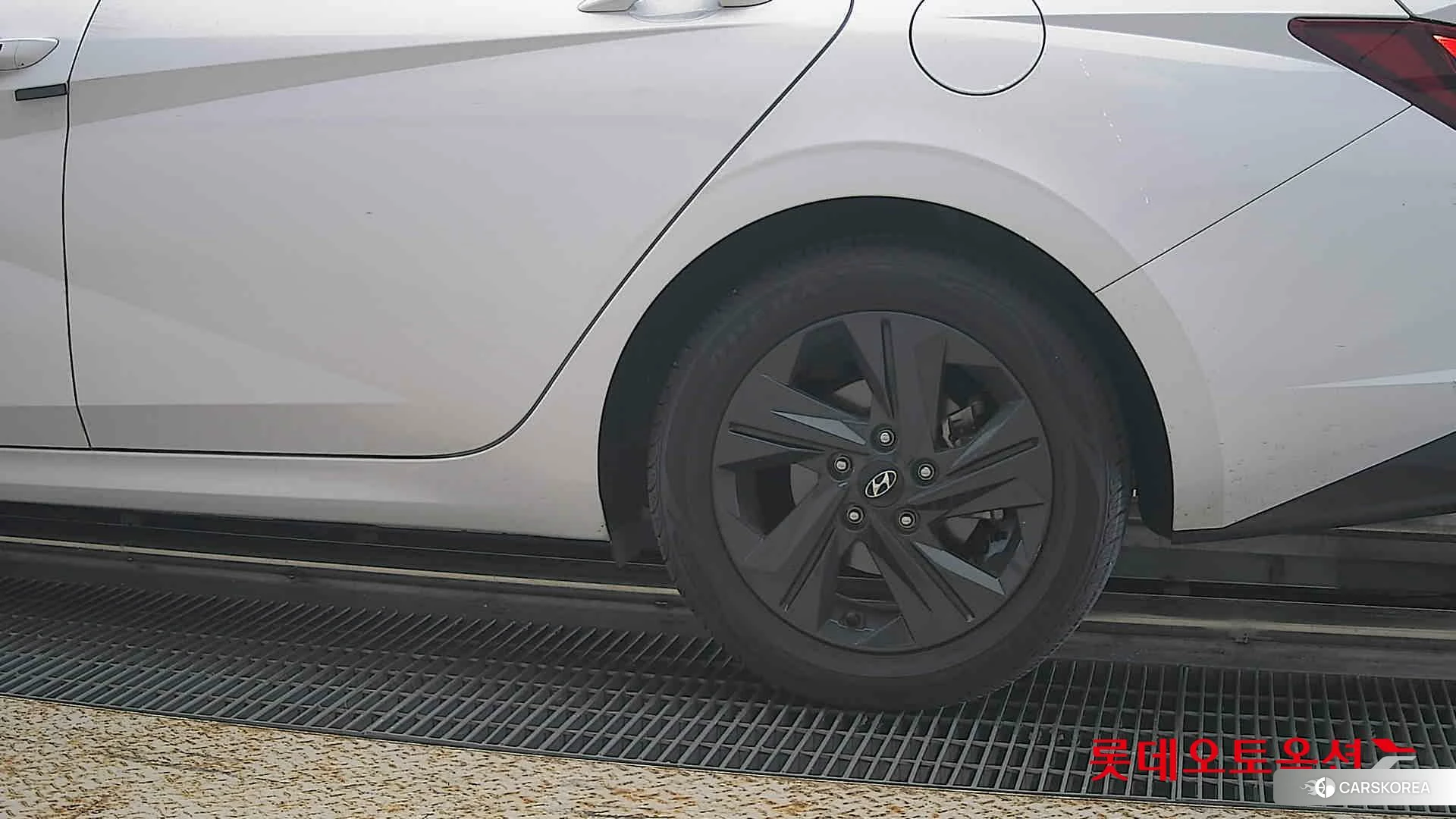 Hyundai Avante Hybrid id 5001030 из Кореи 14