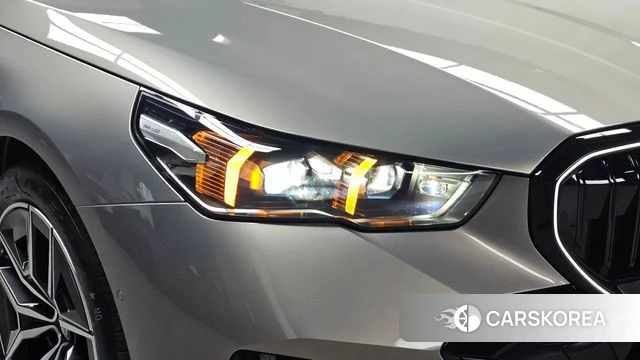 BMW 5 Series (G60) id 5038949 из Кореи 14