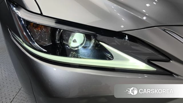 Lexus ES300h 7th generation id 5013899 из Кореи 14
