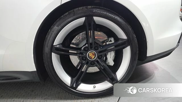 Porsche Taycan id 4649929 из Кореи 14
