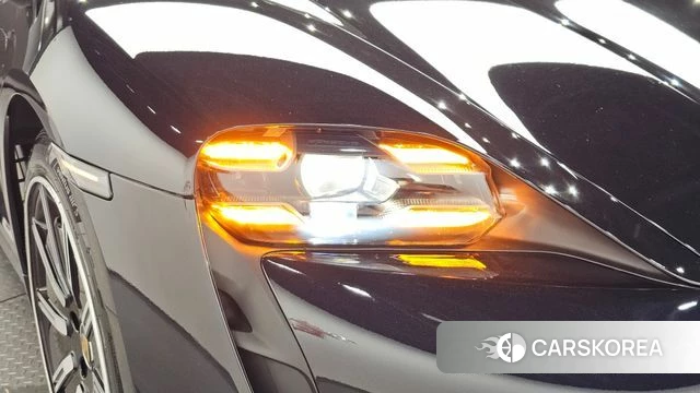 Porsche Taycan id 4697954 из Кореи 14
