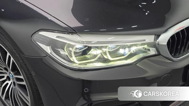BMW 5 Series (G30) id 4992927 из Кореи 14
