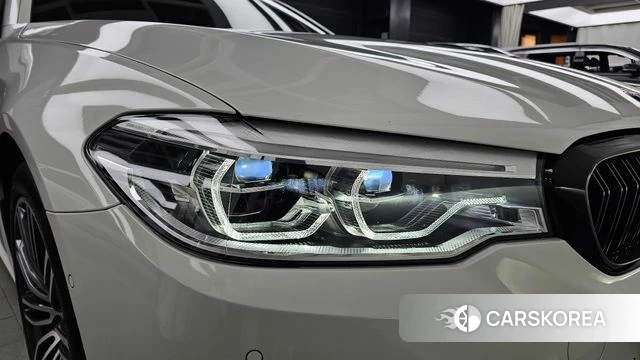 BMW 5 Series (G30) id 5042043 из Кореи 14