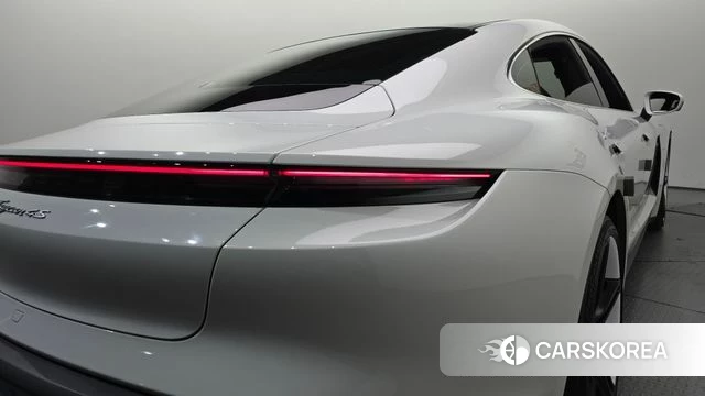 Porsche Taycan id 4943287 из Кореи 15