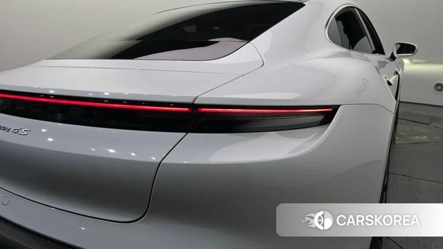 Porsche Taycan id 4745921 из Кореи 15