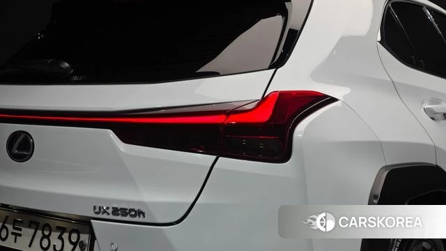 Lexus UX250h id 5028025 из Кореи 15