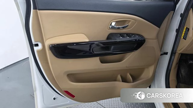 Kia The New Carnival id 5035952 из Кореи 16