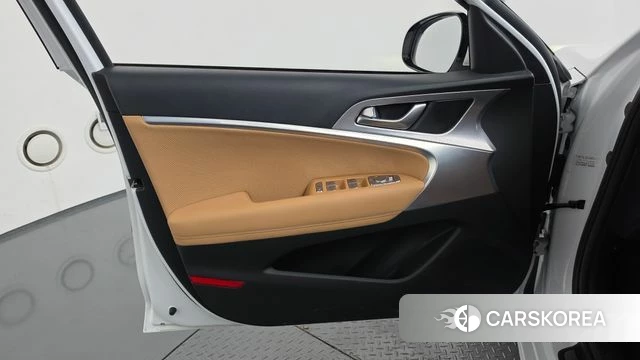Genesis The New G70 id 4917393 из Кореи 16