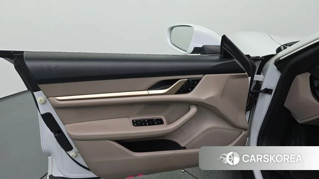 Porsche Taycan id 4943287 из Кореи 16