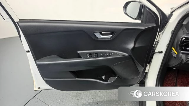 Kia Stonic id 5036080 из Кореи 16
