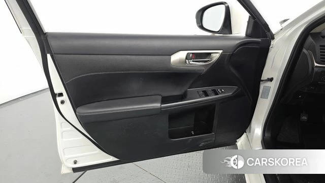Lexus CT200h id 4944349 из Кореи 16