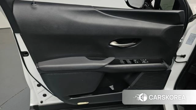 Lexus UX300e id 4905858 из Кореи 16