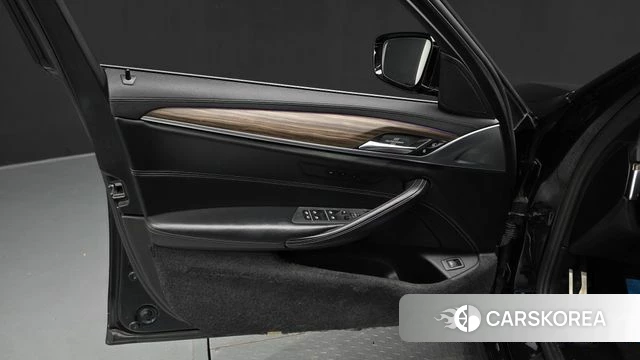 BMW 5 Series (G30) id 5036035 из Кореи 16