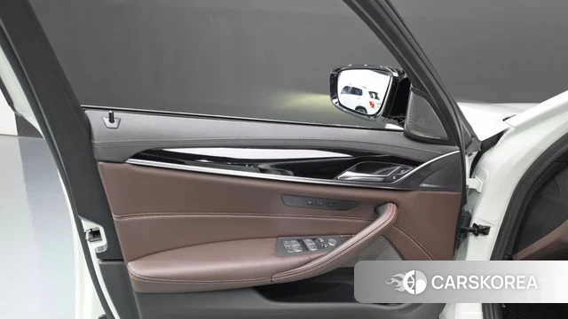 BMW 5 Series (G30) id 4991250 из Кореи 16