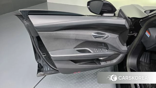 Audi e-Tron GT id 4935666 из Кореи 16