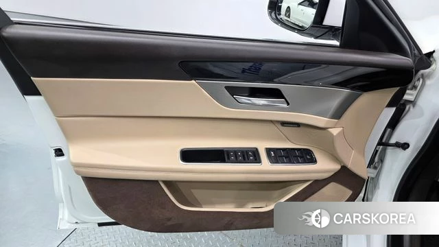 Jaguar XF (X260) id 5048701 из Кореи 16