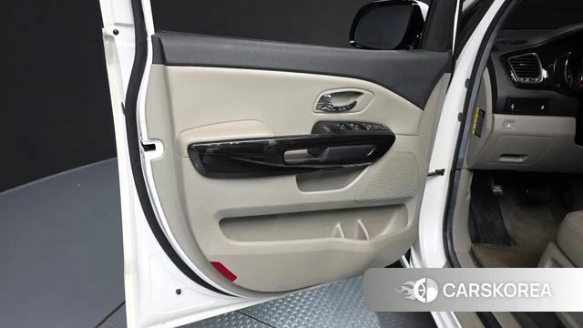 Kia The New Carnival id 5035938 из Кореи 16