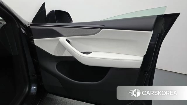 Tesla Model Y id 4870402 из Кореи 16