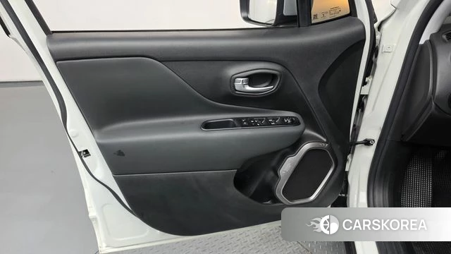 Jeep Renegade id 4986158 из Кореи 16