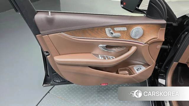 Mercedes-Benz E-Class W213 id 4993573 из Кореи 16