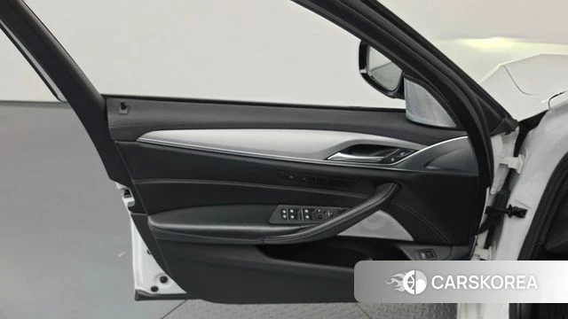 BMW 5 Series (G30) id 5018729 из Кореи 16