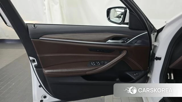 BMW 5 Series (G30) id 4978361 из Кореи 16