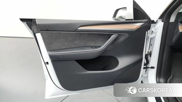 Tesla Model Y id 4400647 из Кореи 16