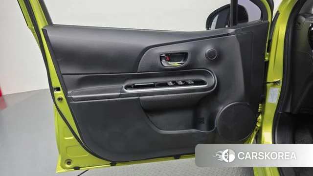 Toyota Prius C id 4918944 из Кореи 16