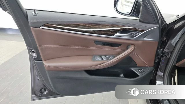 BMW 5 Series (G30) id 5034221 из Кореи 16