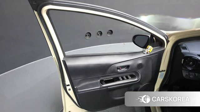 Toyota Prius C id 4952866 из Кореи 16
