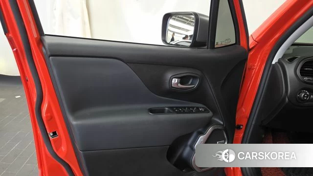 Jeep Renegade id 4936715 из Кореи 16