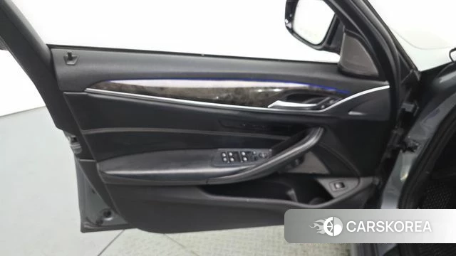 BMW 5 Series (G30) id 5029536 из Кореи 16