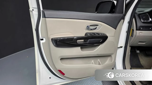 Kia The New Carnival id 5013746 из Кореи 16