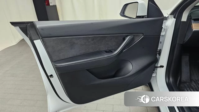 Tesla Model Y id 4550671 из Кореи 16