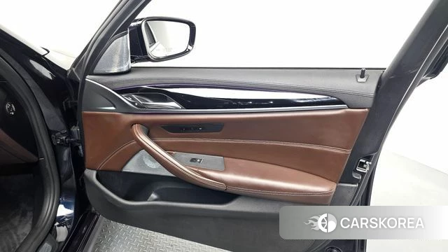 BMW 5 Series (G30) id 4967490 из Кореи 16