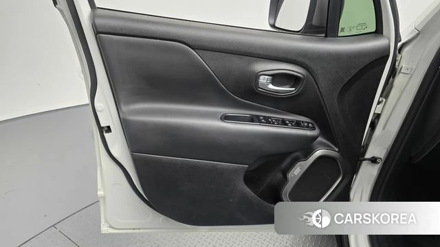 Jeep Renegade id 4992688 из Кореи 16