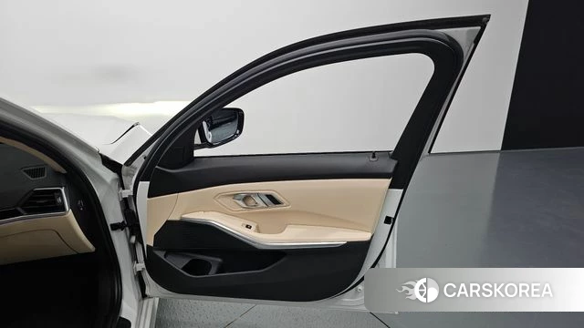BMW 3 Series (G20) id 4993244 из Кореи 16