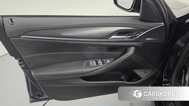 BMW 5 Series (G30) id 5012206 из Кореи 16