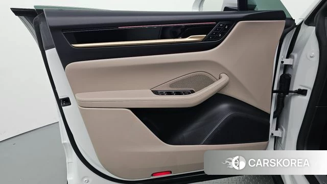 Porsche Makan EV id 4879580 из Кореи 16