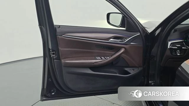 BMW 5 Series (G30) id 4992927 из Кореи 16
