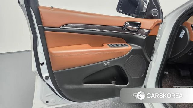 Jeep Grand Cherokee id 5028365 из Кореи 16
