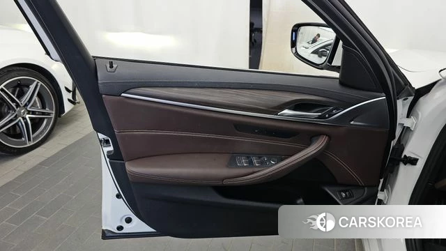BMW 5 Series (G30) id 5047795 из Кореи 16