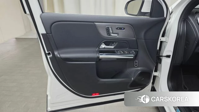 Mercedes-Benz EQA H243 id 5012565 из Кореи 16